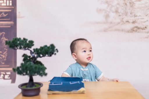 临清怀孕肚子中间凹两边凸